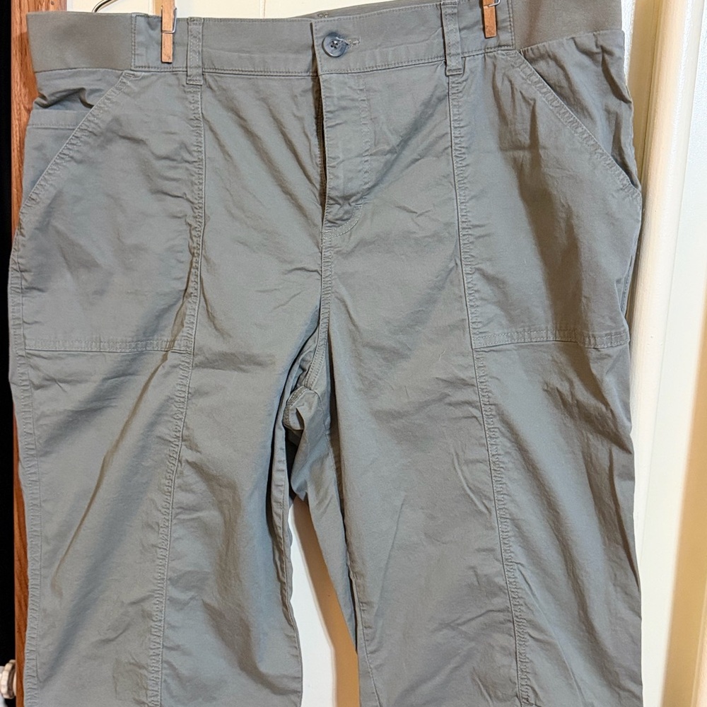 Woman’s Olive Green Casual Capris